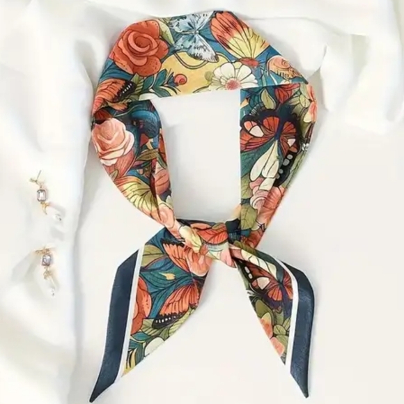 Floral Patterned Silky twilly - Picture 7 of 7